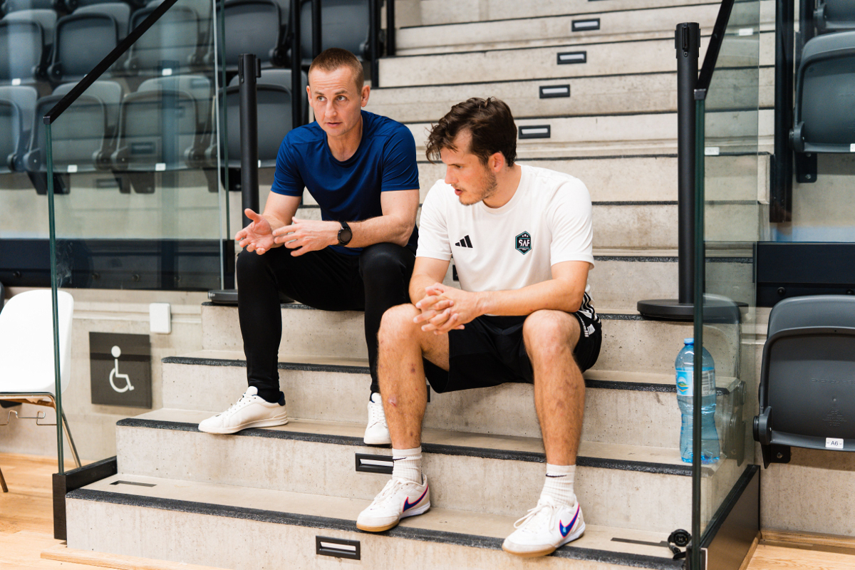 HEAD COACH — materiał 6 zgodny z listą zdjęć i grafik